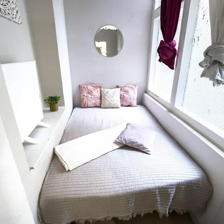 Modern In The Heart Of 1 , Steps From Main Station And Old Town Apartman *