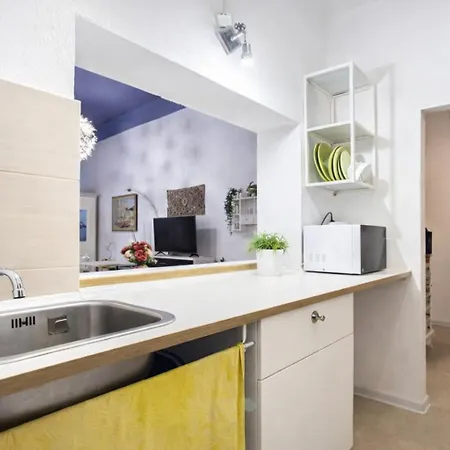Modern In The Heart Of 1 , Steps From Main Station And Old Town *